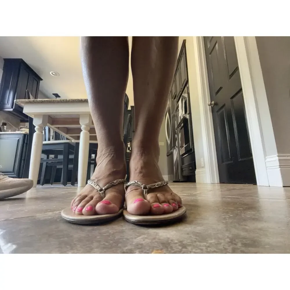 St. John Signature Chain-Embellished Kitten Heel Thong Sandals Gold Size 9